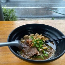 ซุปเปอร์โทน กะเพราผัด-ก๋วยเตี๋ยว