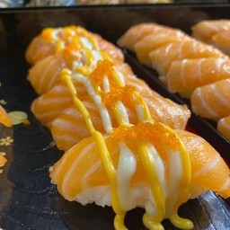 แซลม่อนสลัดชีสส