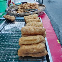 ปลาท่องโก๋ใส้แตก กับน้ำเต้าหู้ ชาไทย น้ำเต้าหู้ ชาเขียวน้ำเต้าหู้ โอวัลตินน้ำเต้าหู้ กาแฟร้อนน้ำเต้า