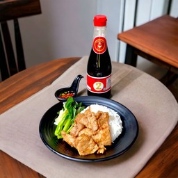 หมูกระเทียมพริกไทยราดข้าว..