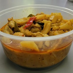 K-113 แกงเผ็ดไก่หน่อไม้ดอง (กับข้าว)