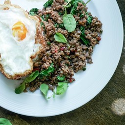 ข้าวกะเพราเนื้อสับ