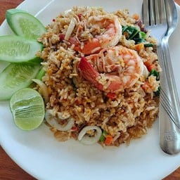 ข้าวผัดน้ำพริกเผากุ้ง