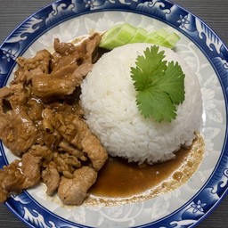 ข้าวหมูกระเทียม