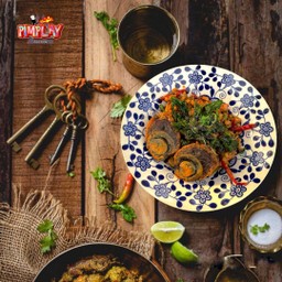 ผัดกะเพราราหูอมจันทร์ราดข้าว