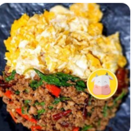 กะเพราเนื้อสับไข่ปี้