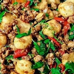 ข้าวกะเพราหมูสับ+ลูกชิ้นหมู