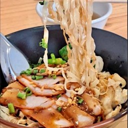 บะหมี่หมูแดง (ไม่ย้อมสี)
