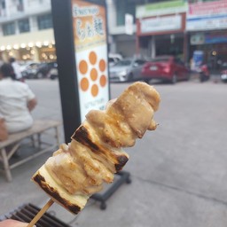 สะโพกไก่กับต้นหอมญี่ปุ่น