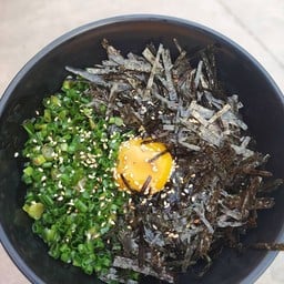 ข้าวหน้าไข่สด