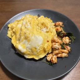 ข้าวไข่ข้นกะเพรากุ้ง