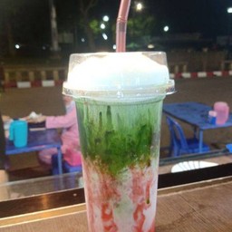 ชาเขียวนมสดสตอเบอรี่เย็น