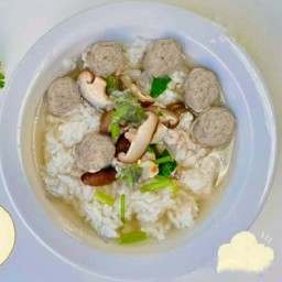 ข้าวต้มลูกชิ้นเห็ดหอม