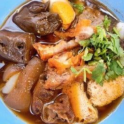 ร้านจรัญก๋วยจั๊บ