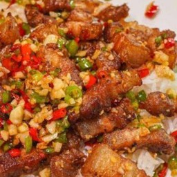 สามชั้นผัดพริกเกลือราดข้าว