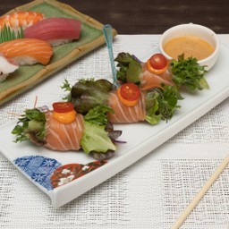 สลัดแซลมอนซอสไข่กุ้ง