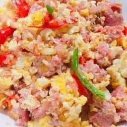 แหนมผัดไข่ราดข้าว