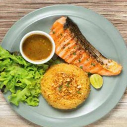 Salmon Garlic Rice (Seafood Sauce)
