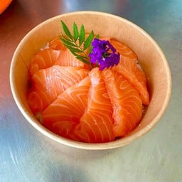 ข้าวหน้าแซลมอนสด ฟรี โชยุ วาซาบิ