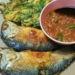 (กับข้าว) ชุดน้ำพริกมะม่วง+ไข่ชะอม+ปลาทูทอด 2 ตัว