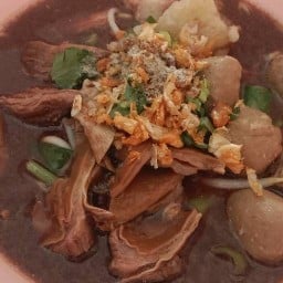 ก๋วยเตี๋ยวเนื้อเปื่อย เจ๊นก สาขา2 ตรงข้ามนาเนียร์สเต็ก ข้างร้านข้าวขาหมู