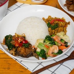 ข้าวราด 3 อย่าง