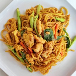 หมี่เหลืองผัดใต้ไก่ ลองเลย