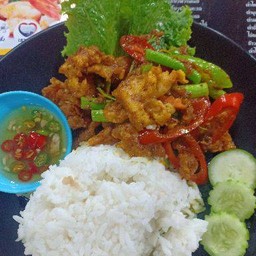 ข้าวเครื่องแกงไก่กรอบ
