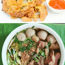 ก๋วยเตี๋ยวเรือหมู by บ้านกับเส้น ศรีอนันต์