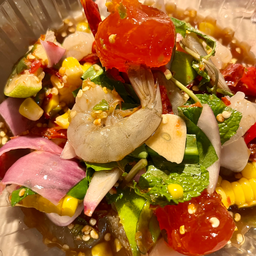 ยำกุ้งสดไข่แดง