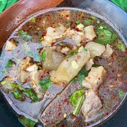 ก๋วยเตี๋ยวเนื้อเปื่อย อีสานตามสั่ง ลาบ.ก้อย.ต้ม น้ำตก สาขา1