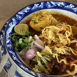 คำอี่ ต้มเลือดหมู ข้าวราดแกง อาหารตามสั่ง - นวมินทร์ 111