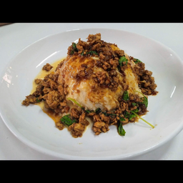 กระเพราราดข้าว