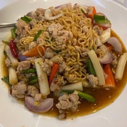 ยำมาม่าหมูสับ+ปูอัด