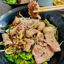 น้ำใส  น้ำตก