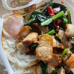 ผัดคะน้าหมูกรอบ