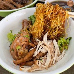 ก๋วยเตี๋ยวไก่ตุ๋น สุดเด็ด(ครัว เจ๊ดา)