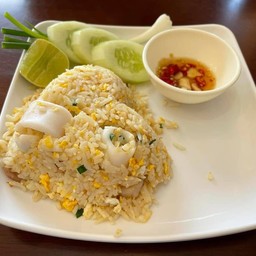 ข้าวผัดปลาหมึก