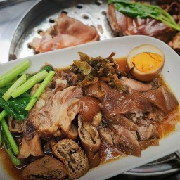 ข้าวขาหมูบางกอกน้อย ข้าวไก่เทอริยากิ กระเพรา ลำลูกกา วงแหวน คลองห้า