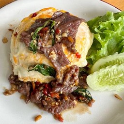 ข้าวไข่เยิ้มเนื้อกระเพรา