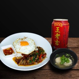 SET ข้าวกะเพราเป็ดย่างไข่ดาว + เกี๊ยวน้ำ + น้ำหวังเหล่าจี๋