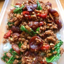 ข้าวกะเพราไก่เชียงไก่สับพริกแห้ง