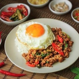 กระเพราล้วนๆ 1