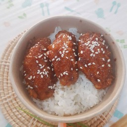 ข้าวไก่เกาหลี ปีกกลาง 3 ชิ้น อร่อย กรอบนาน ราดซอสแล้วฟินเวอร์