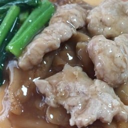 ราดหน้า คั่วไก่