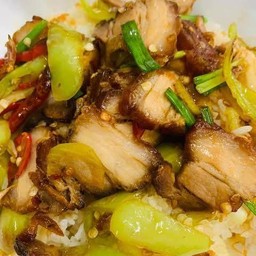 กระเพรา ไข่ข้น ลุงอ้วน บางแสน