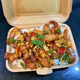[อร่อยซ่ากับโค้ก] อร่อยซ่ากับโค้ก สามชั้นคั่วพริกเกลือ size L +  โค้ก ออริจินัล (กระป๋อง)