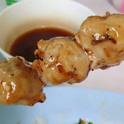 ลูกชิ้นหมูปิ้งชุดละ ( มี 4 ไม้)