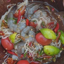 ตำกุ้งสดเส้นสด