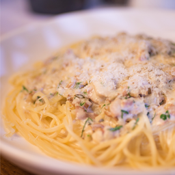 สปาเก็ตตี้ครีมซอสใส่แพนเช็ตต้า